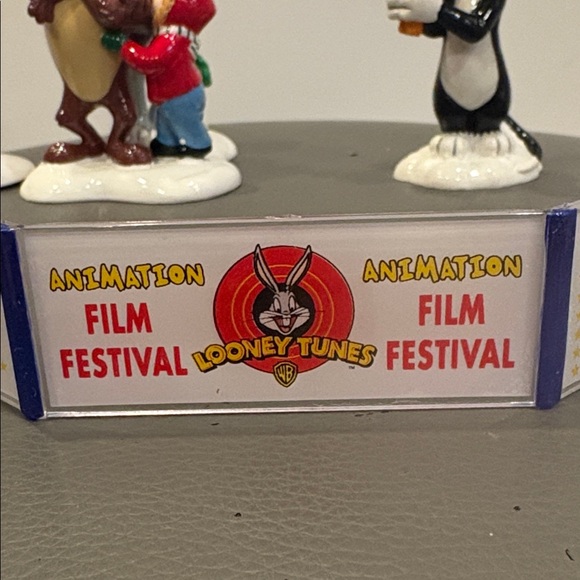 Dept 56 The Looney Tunes Animation Film Festival The Original Snow Village 54983 - Picture 14 of 14